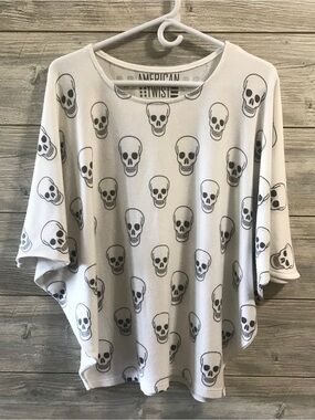American Twist White Top with Black Skull Pattern